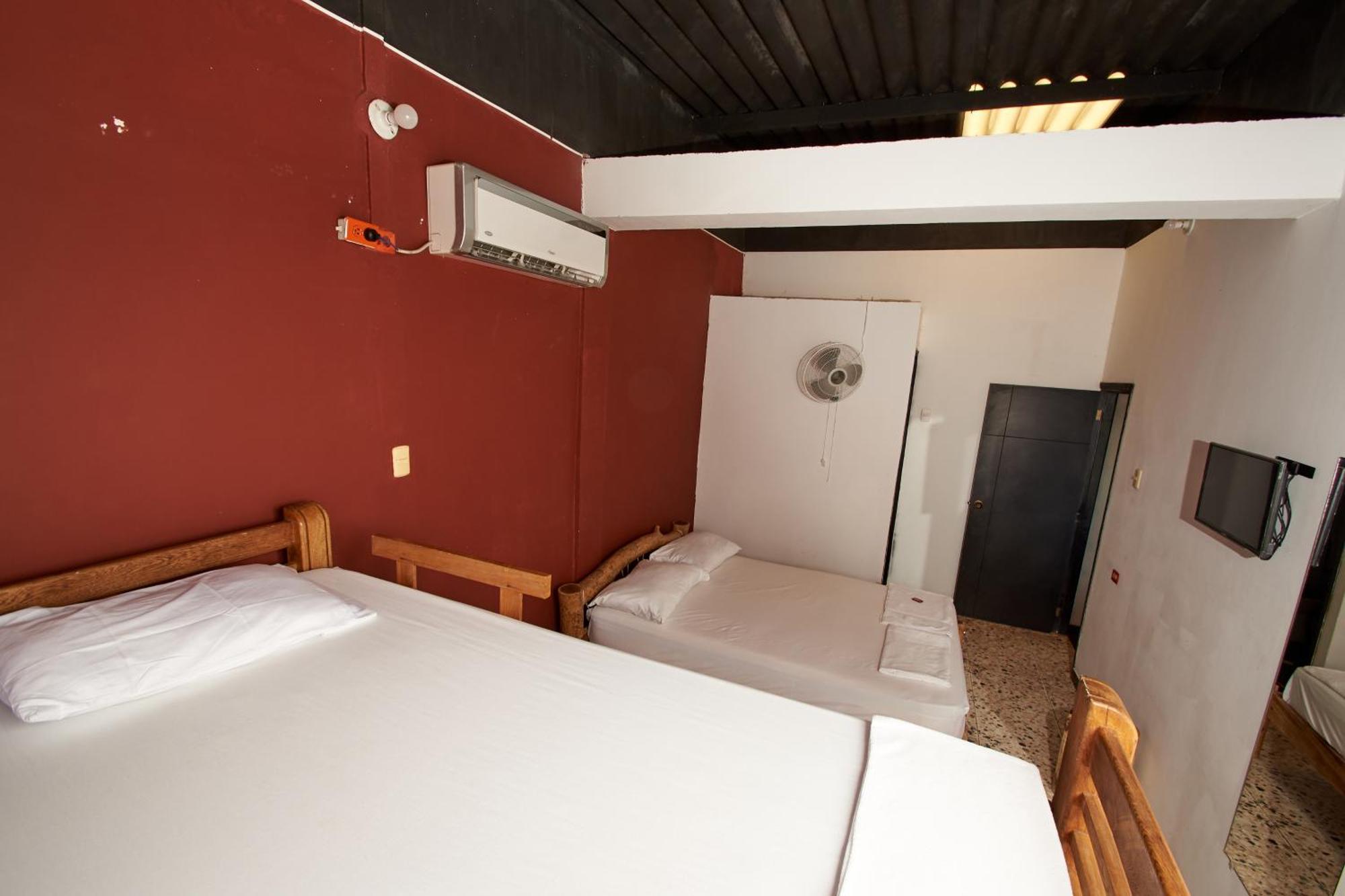 Hotel FlamenКамаронес Экстерьер фото